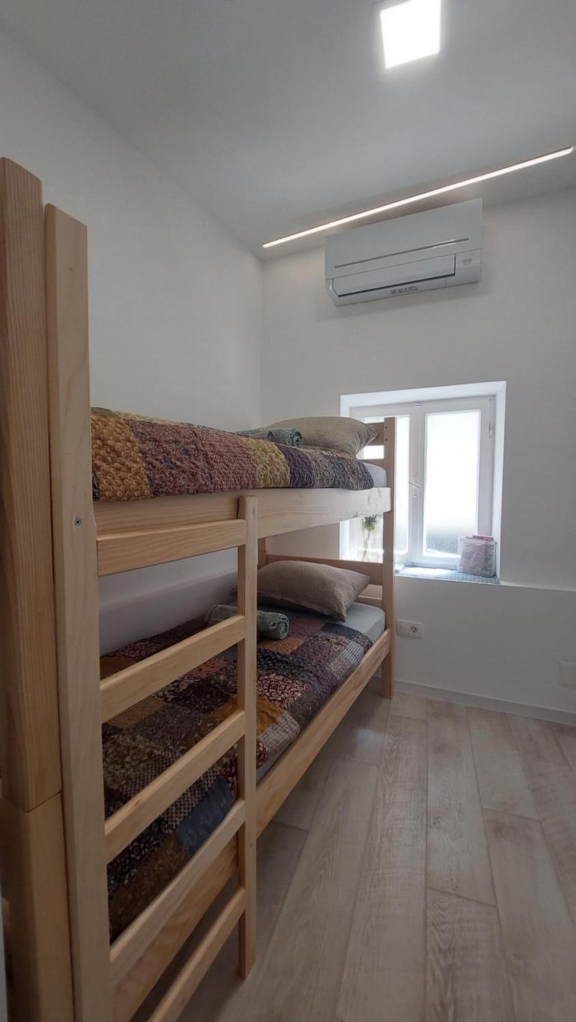 Rooms & Studio Apartments Šibenik Oda fotoğraf