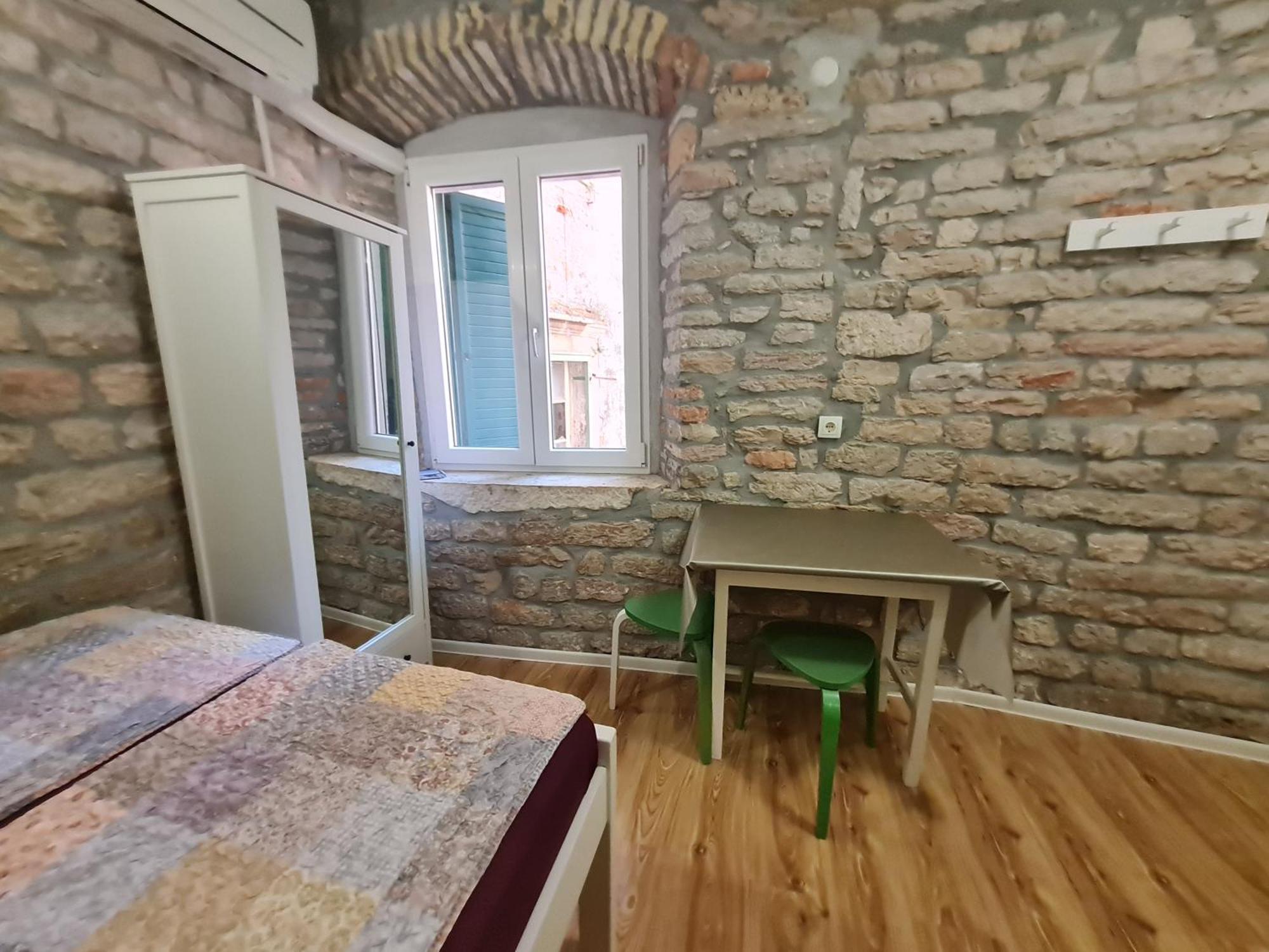 Rooms & Studio Apartments Šibenik Oda fotoğraf