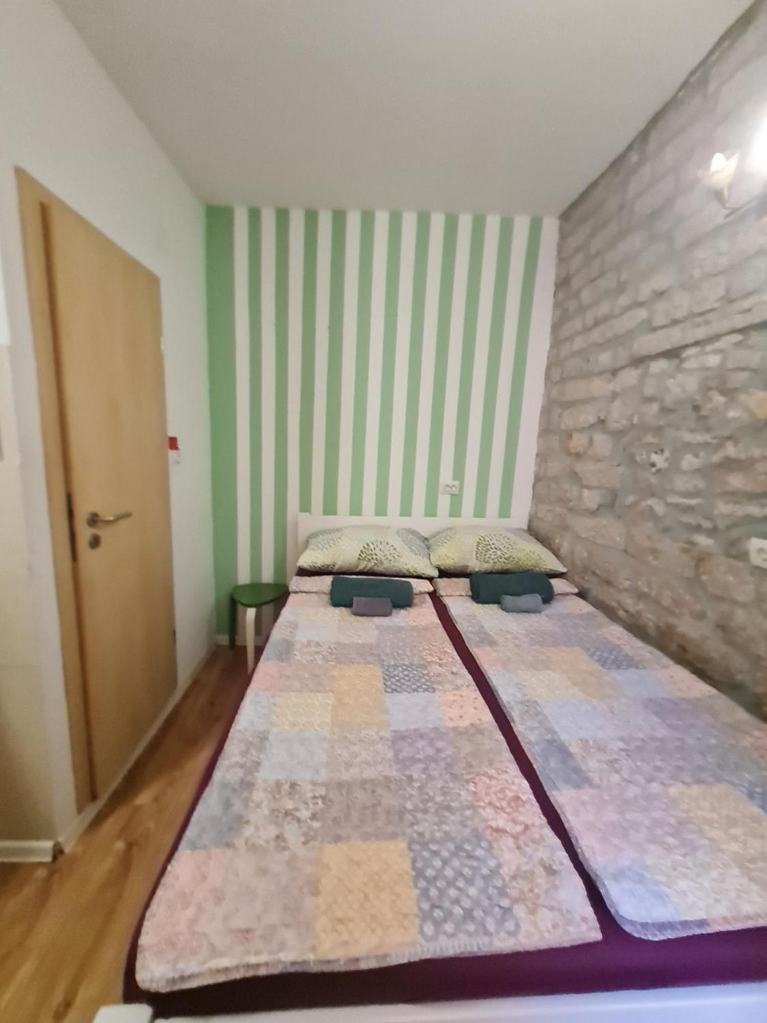 Rooms & Studio Apartments Šibenik Oda fotoğraf