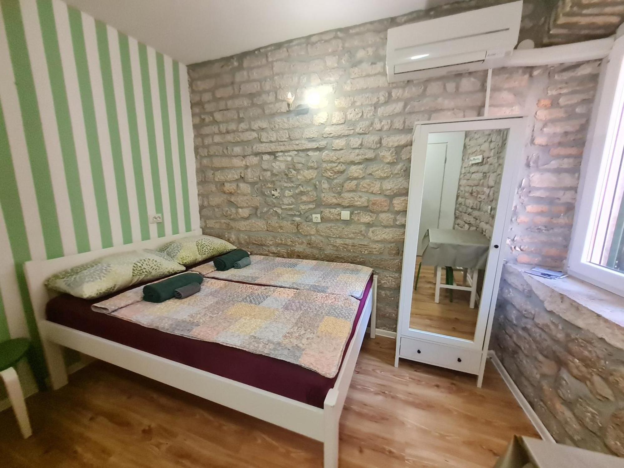 Rooms & Studio Apartments Šibenik Oda fotoğraf