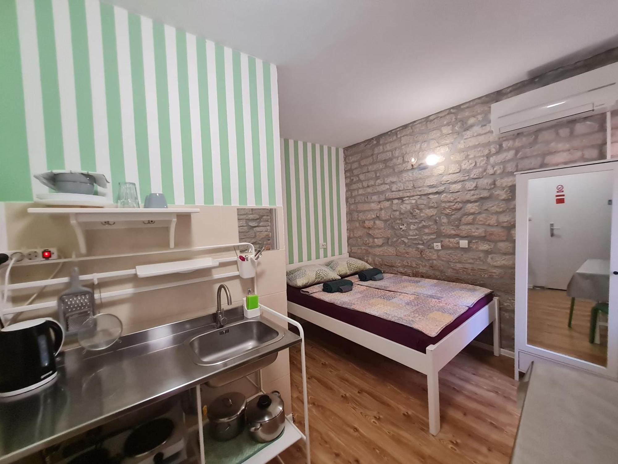 Rooms & Studio Apartments Šibenik Oda fotoğraf