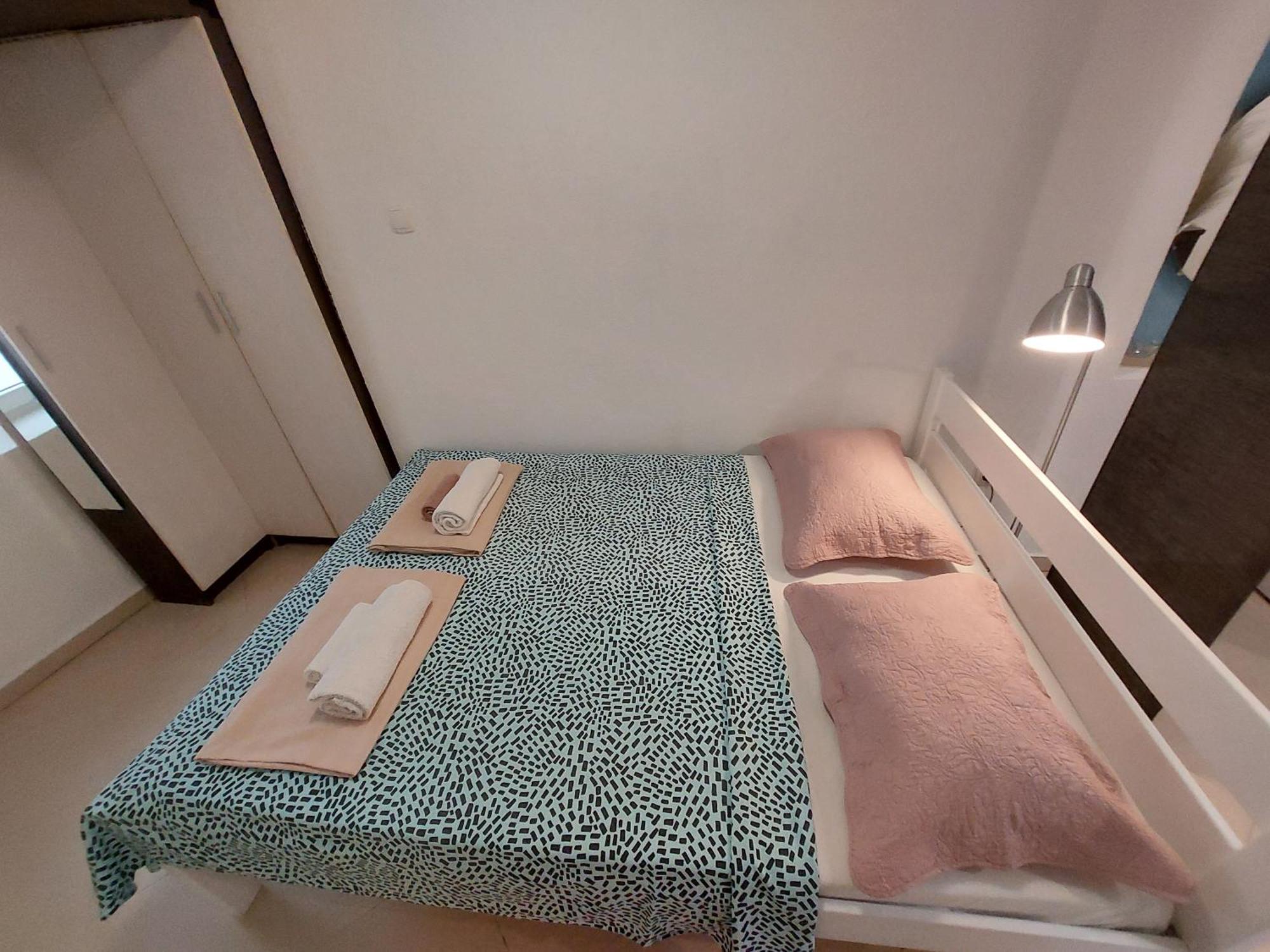 Rooms & Studio Apartments Šibenik Oda fotoğraf